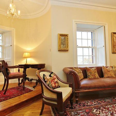 Elegant 3-Bedroom Ramsay Garden Apartment In Edinburgh City Centre מראה חיצוני תמונה