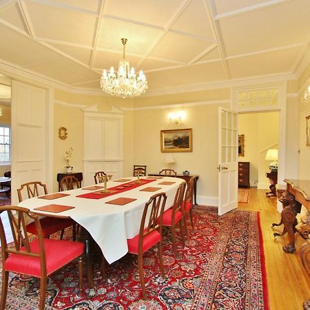 Elegant 3-Bedroom Ramsay Garden Apartment In Edinburgh City Centre מראה חיצוני תמונה