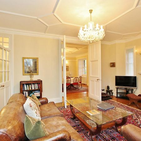 Elegant 3-Bedroom Ramsay Garden Apartment In Edinburgh City Centre מראה חיצוני תמונה