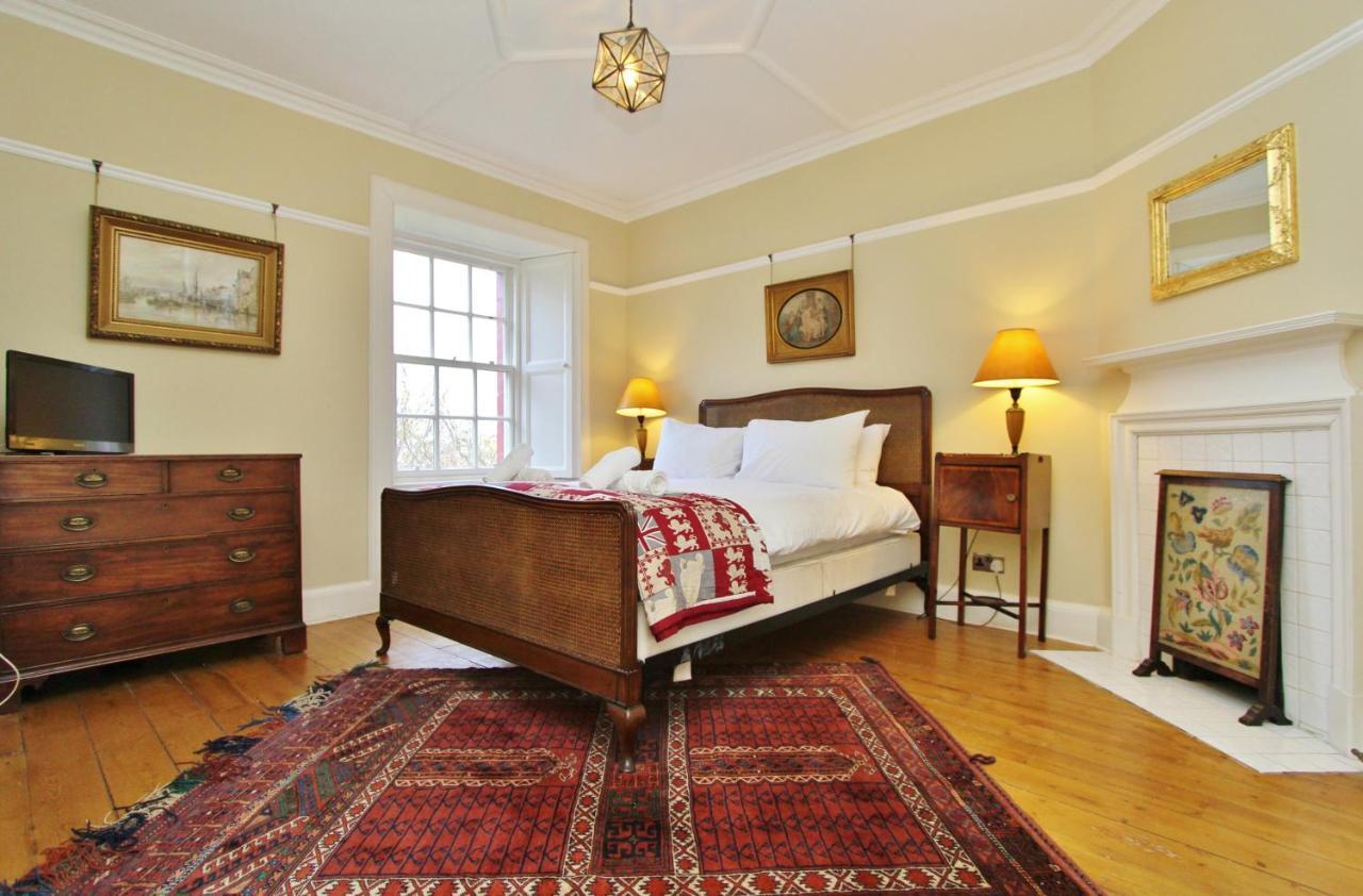 Elegant 3-Bedroom Ramsay Garden Apartment In Edinburgh City Centre מראה חיצוני תמונה