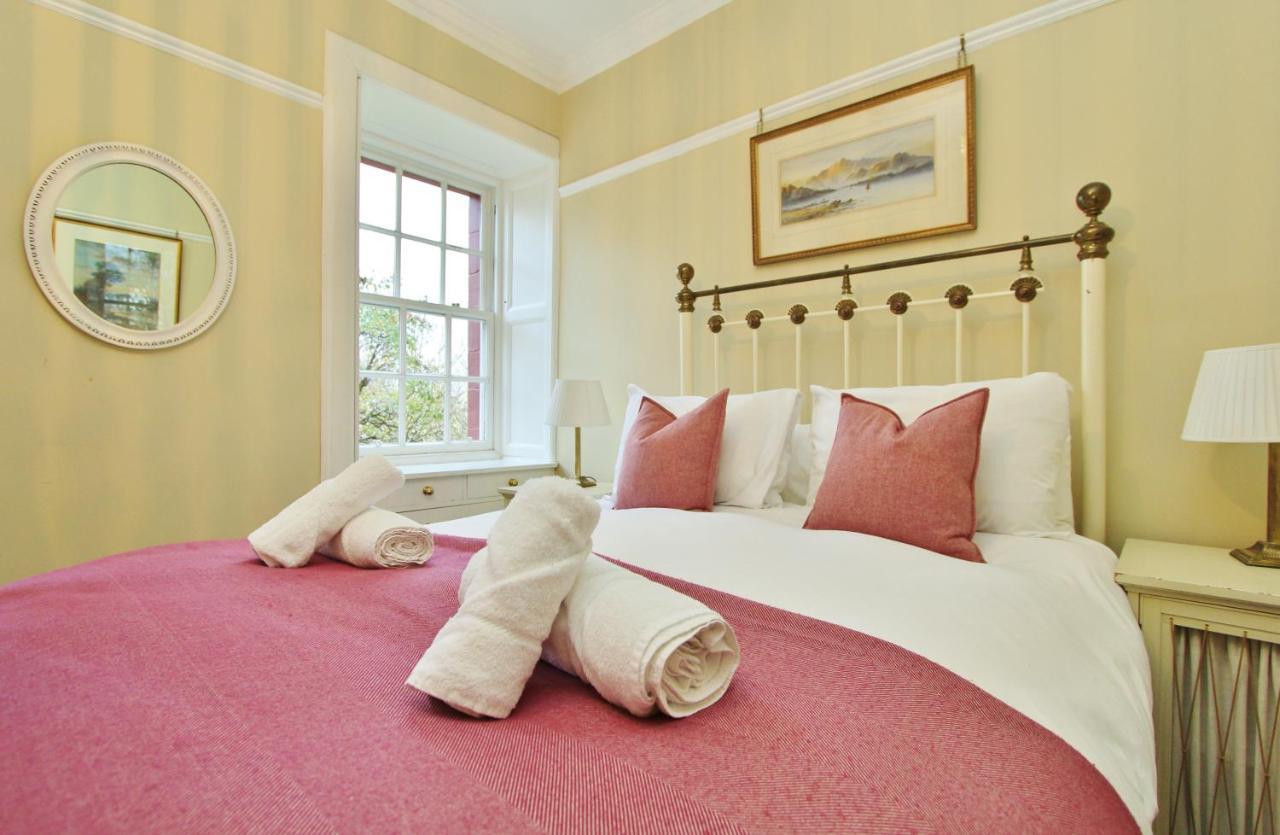 Elegant 3-Bedroom Ramsay Garden Apartment In Edinburgh City Centre מראה חיצוני תמונה
