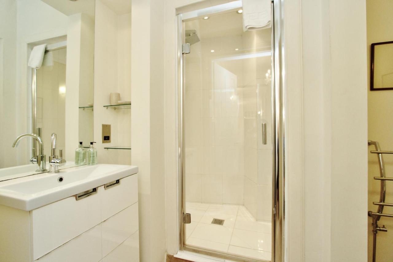 Elegant 3-Bedroom Ramsay Garden Apartment In Edinburgh City Centre מראה חיצוני תמונה
