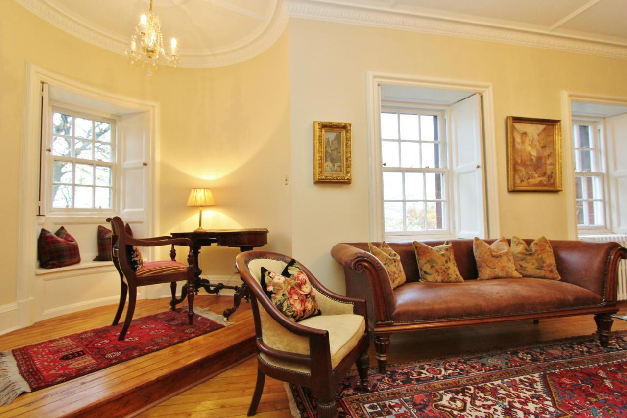 Elegant 3-Bedroom Ramsay Garden Apartment In Edinburgh City Centre מראה חיצוני תמונה