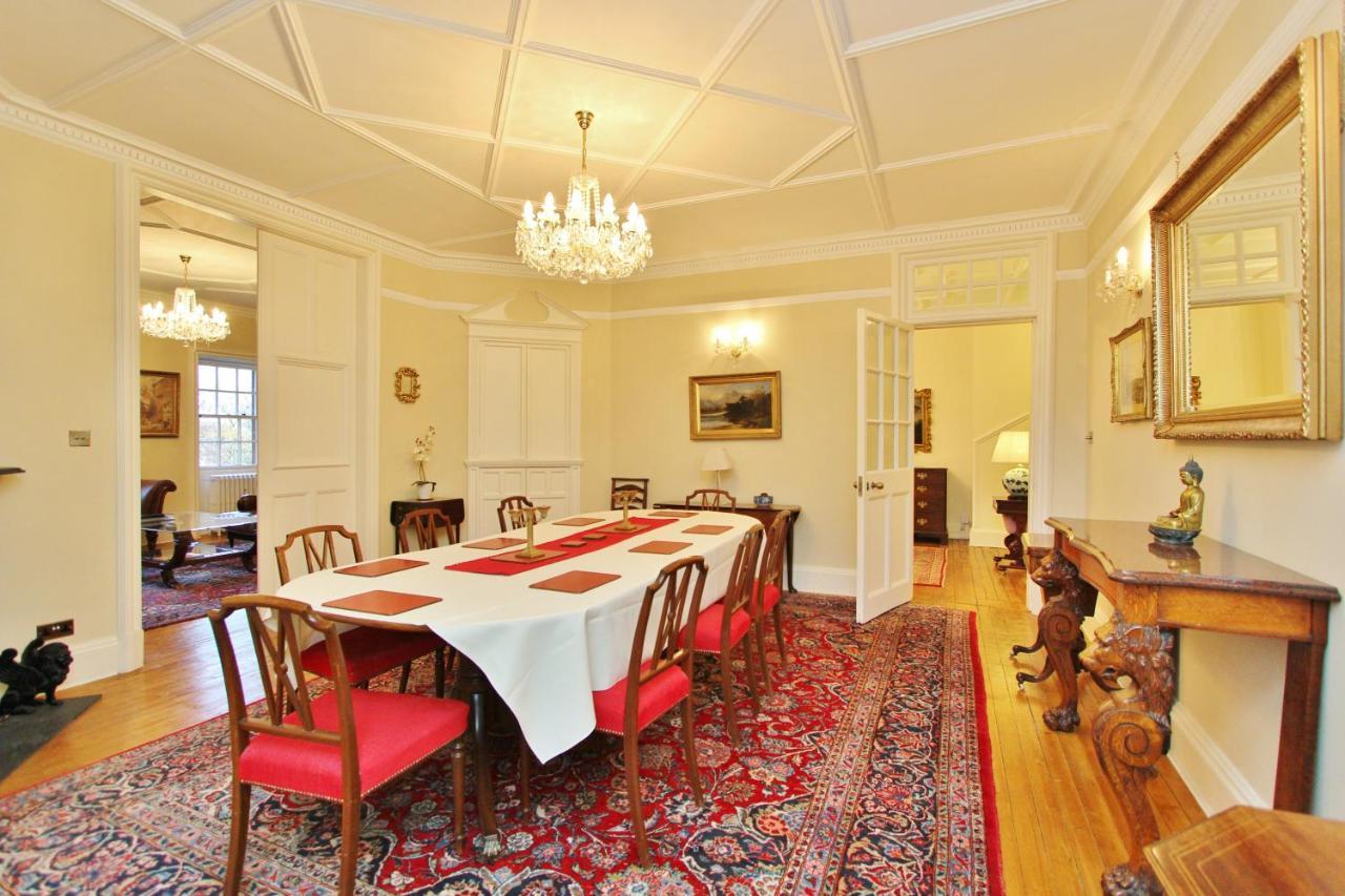 Elegant 3-Bedroom Ramsay Garden Apartment In Edinburgh City Centre מראה חיצוני תמונה