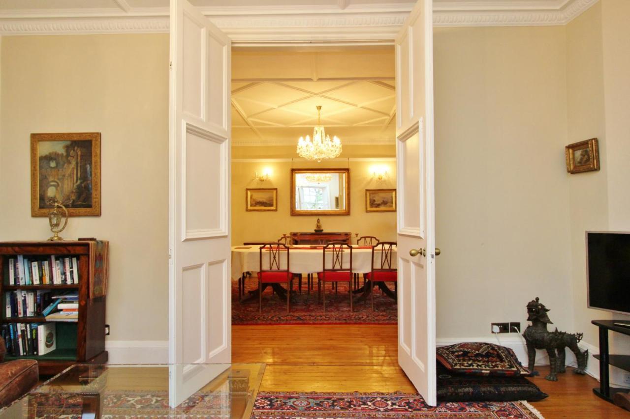 Elegant 3-Bedroom Ramsay Garden Apartment In Edinburgh City Centre מראה חיצוני תמונה