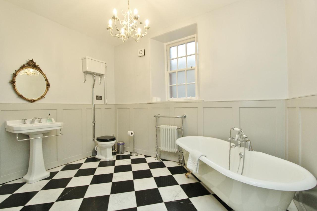 Elegant 3-Bedroom Ramsay Garden Apartment In Edinburgh City Centre מראה חיצוני תמונה