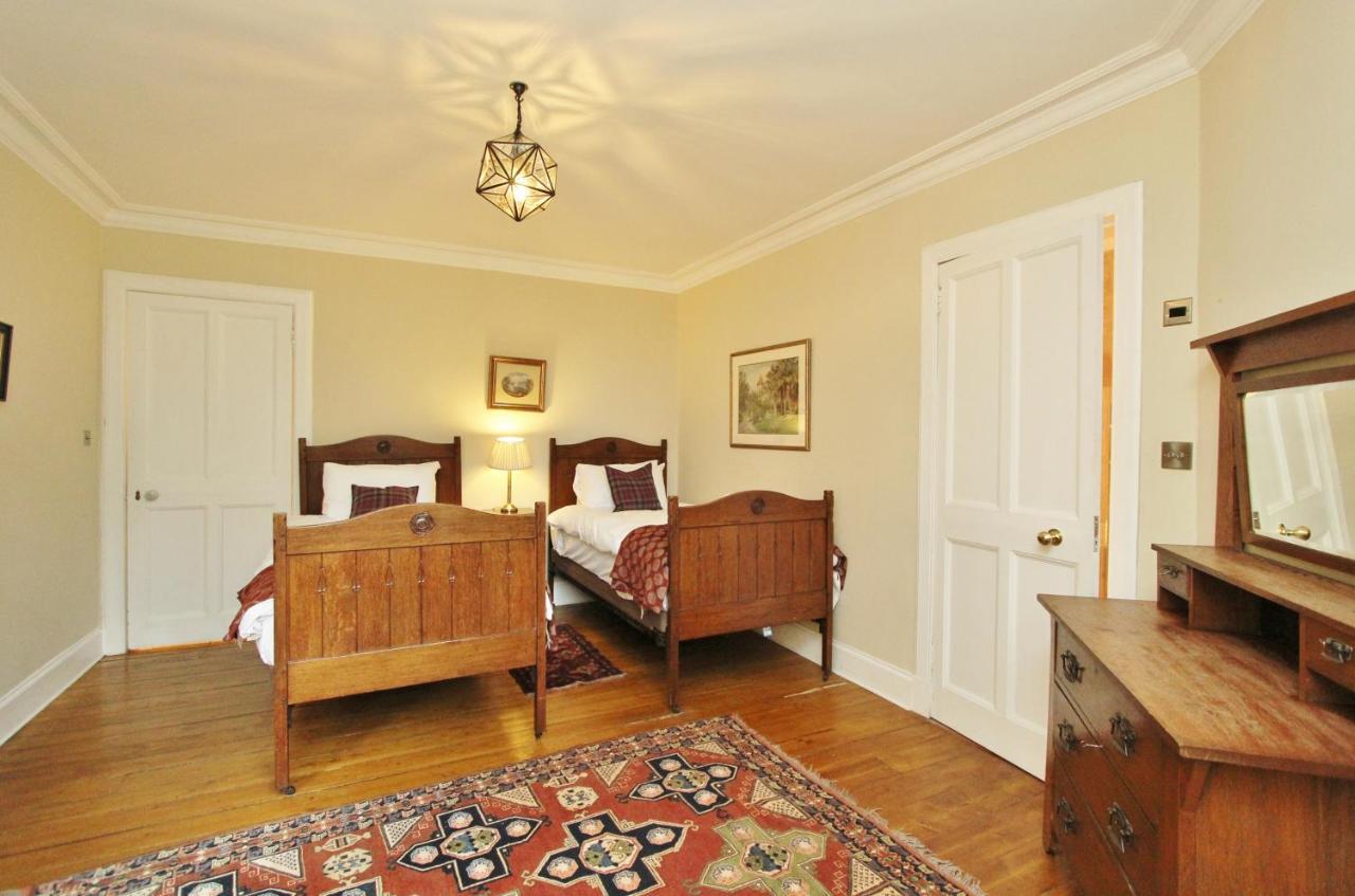 Elegant 3-Bedroom Ramsay Garden Apartment In Edinburgh City Centre מראה חיצוני תמונה