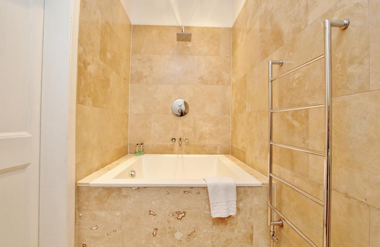 Elegant 3-Bedroom Ramsay Garden Apartment In Edinburgh City Centre מראה חיצוני תמונה