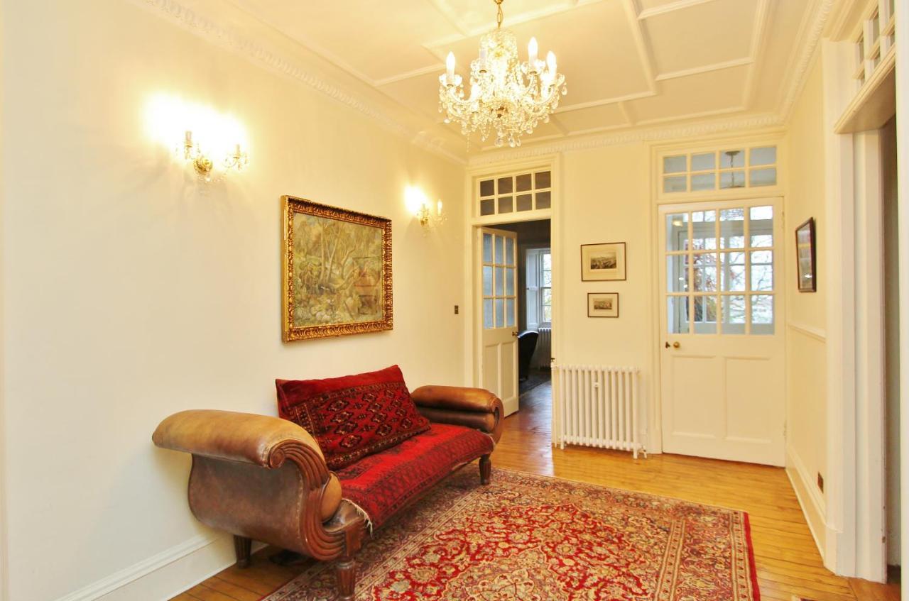 Elegant 3-Bedroom Ramsay Garden Apartment In Edinburgh City Centre מראה חיצוני תמונה