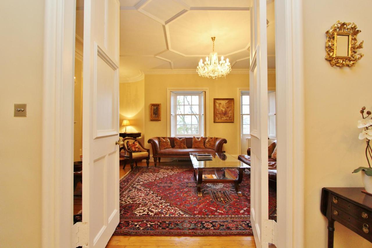Elegant 3-Bedroom Ramsay Garden Apartment In Edinburgh City Centre מראה חיצוני תמונה